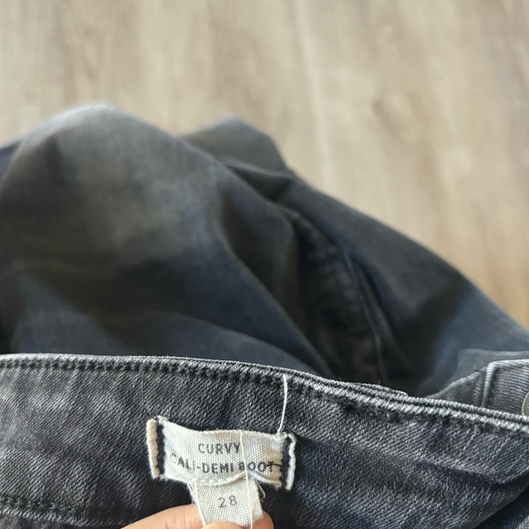 Madewell Curvy Cali Demi-Boot Jeans in Berkeley Black: Chewed-Hem Edition - Picture 9 of 9